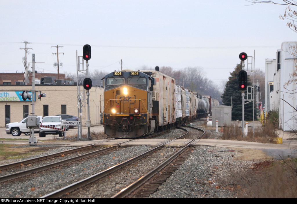 CSX 3205 splits the signals as Q326 rolls on to Track 2